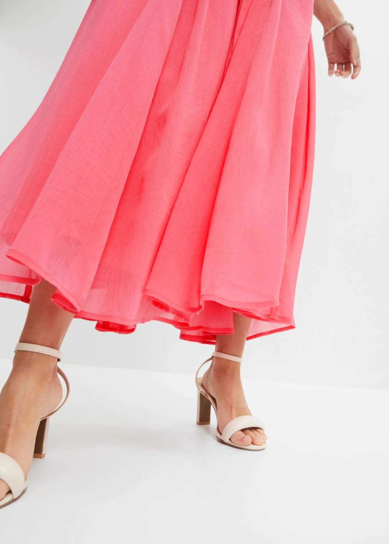 Vestido de gasa con detalles de lazo