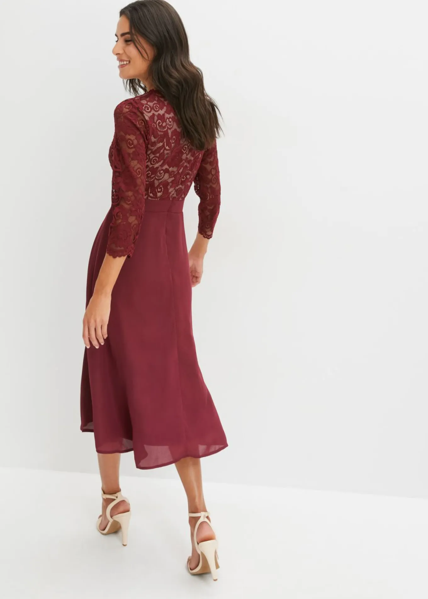 Vestido de gasa con encaje