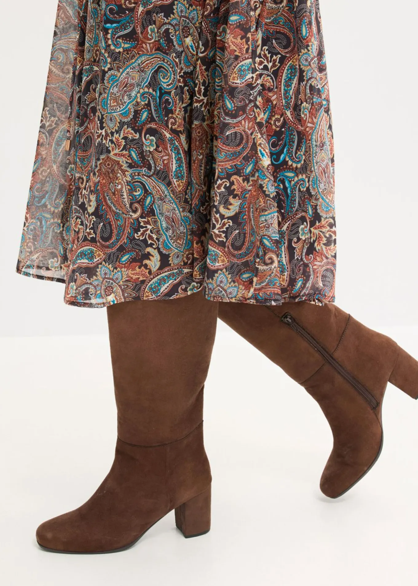 Vestido de gasa con patrón de paisley