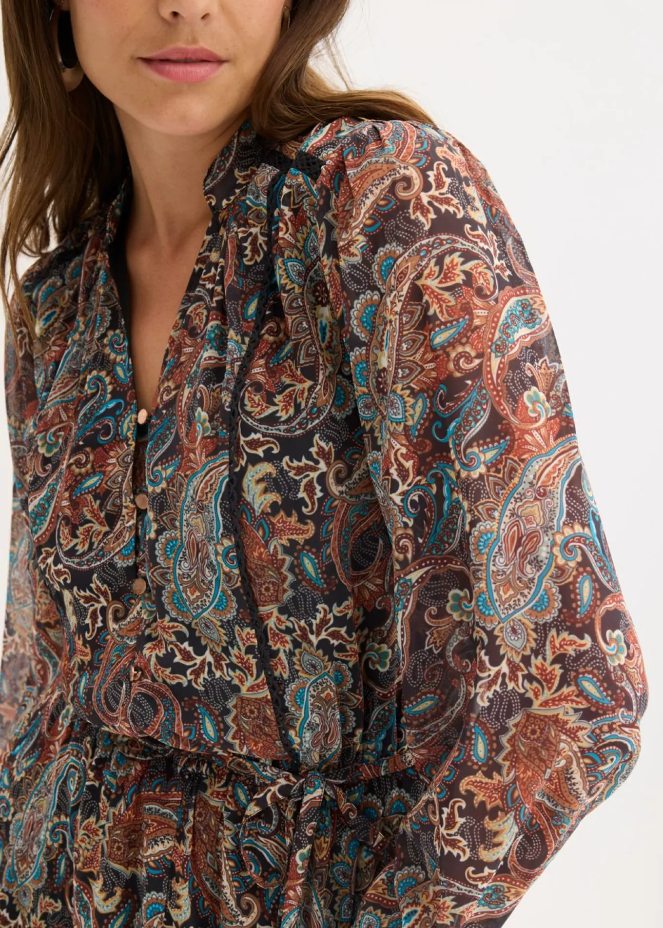 Vestido de gasa con patrón de paisley