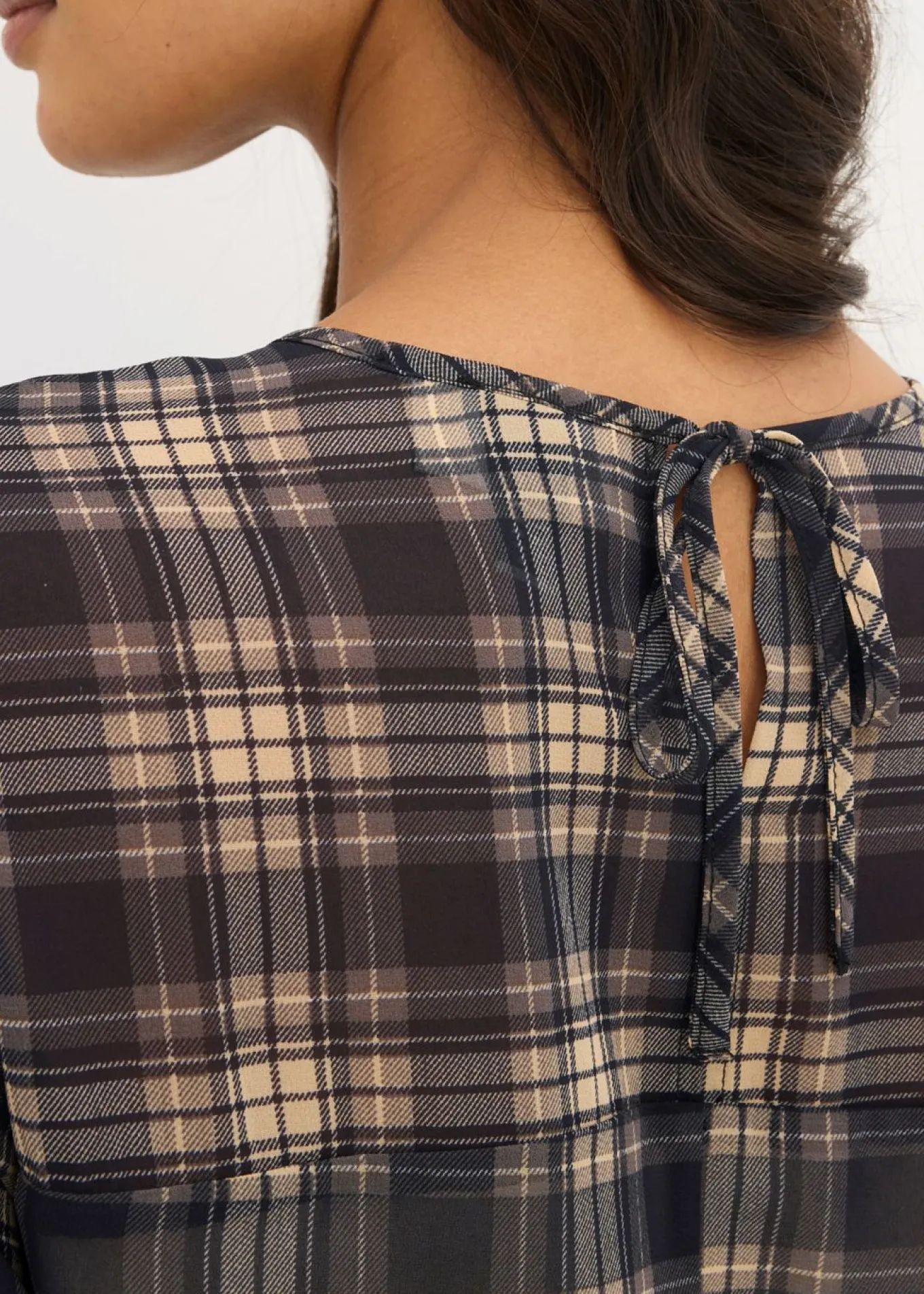 Vestido de gasa con volantes