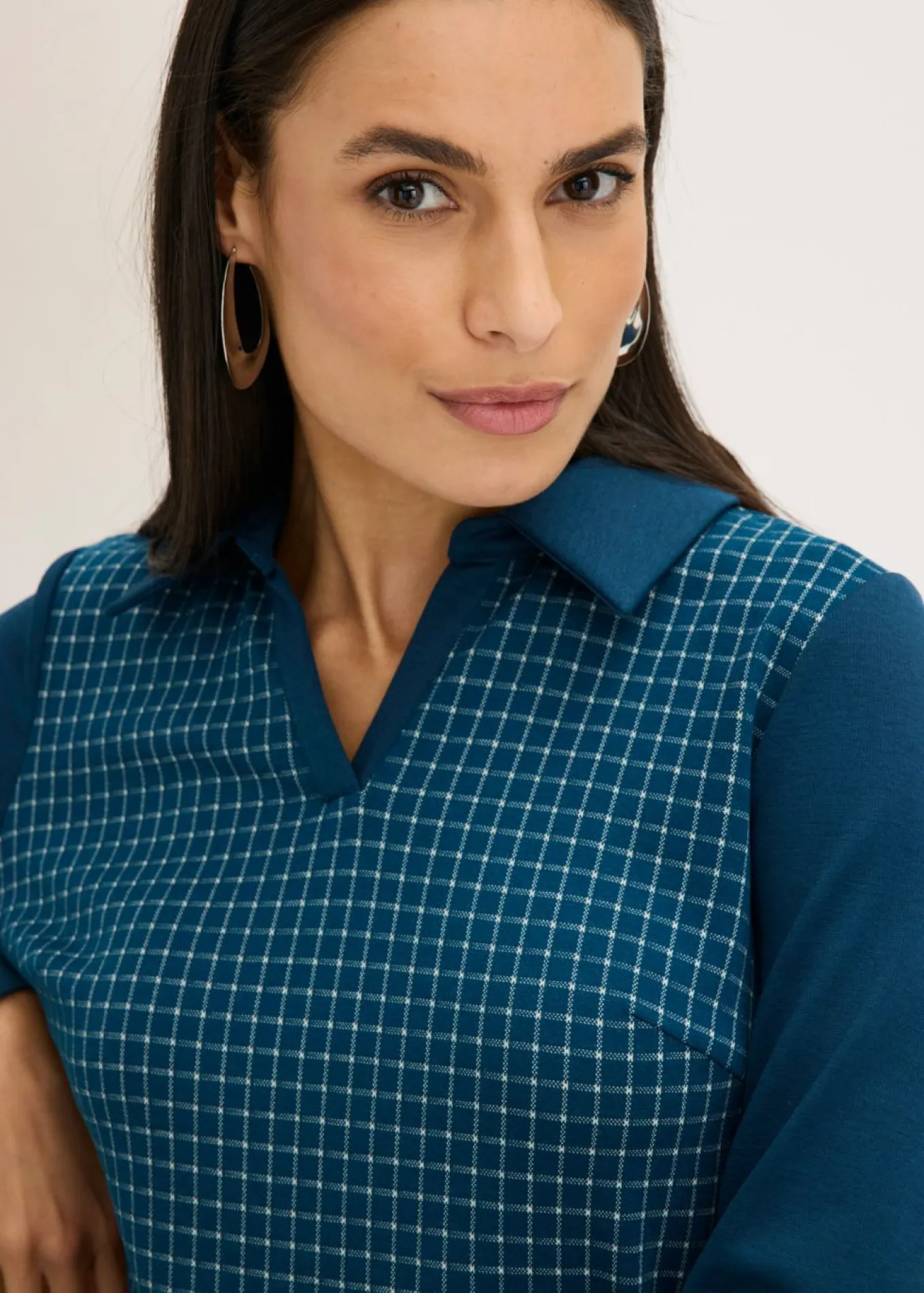 Vestido de jacquard con cuello en contraste