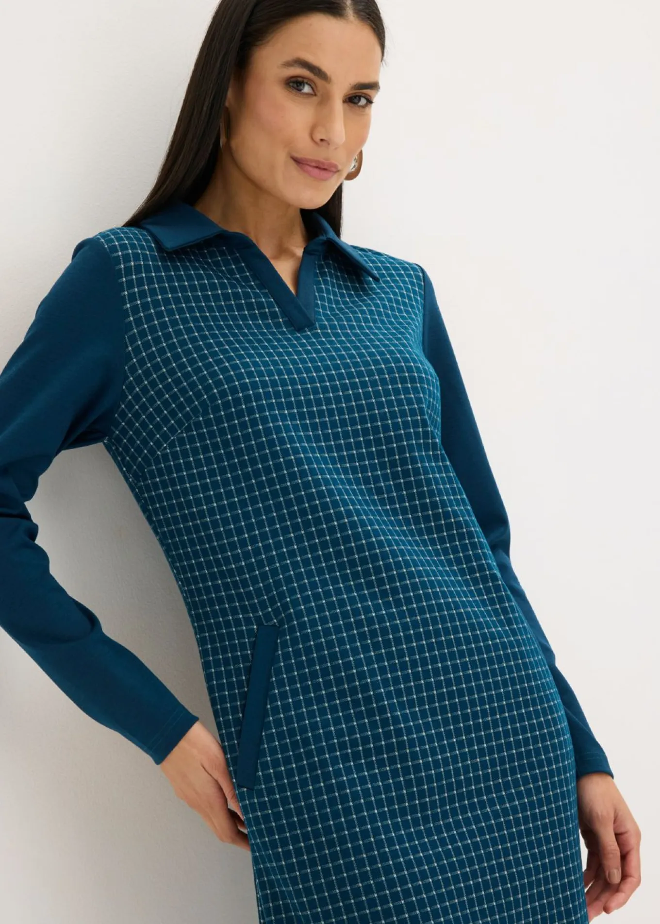Vestido de jacquard con cuello en contraste