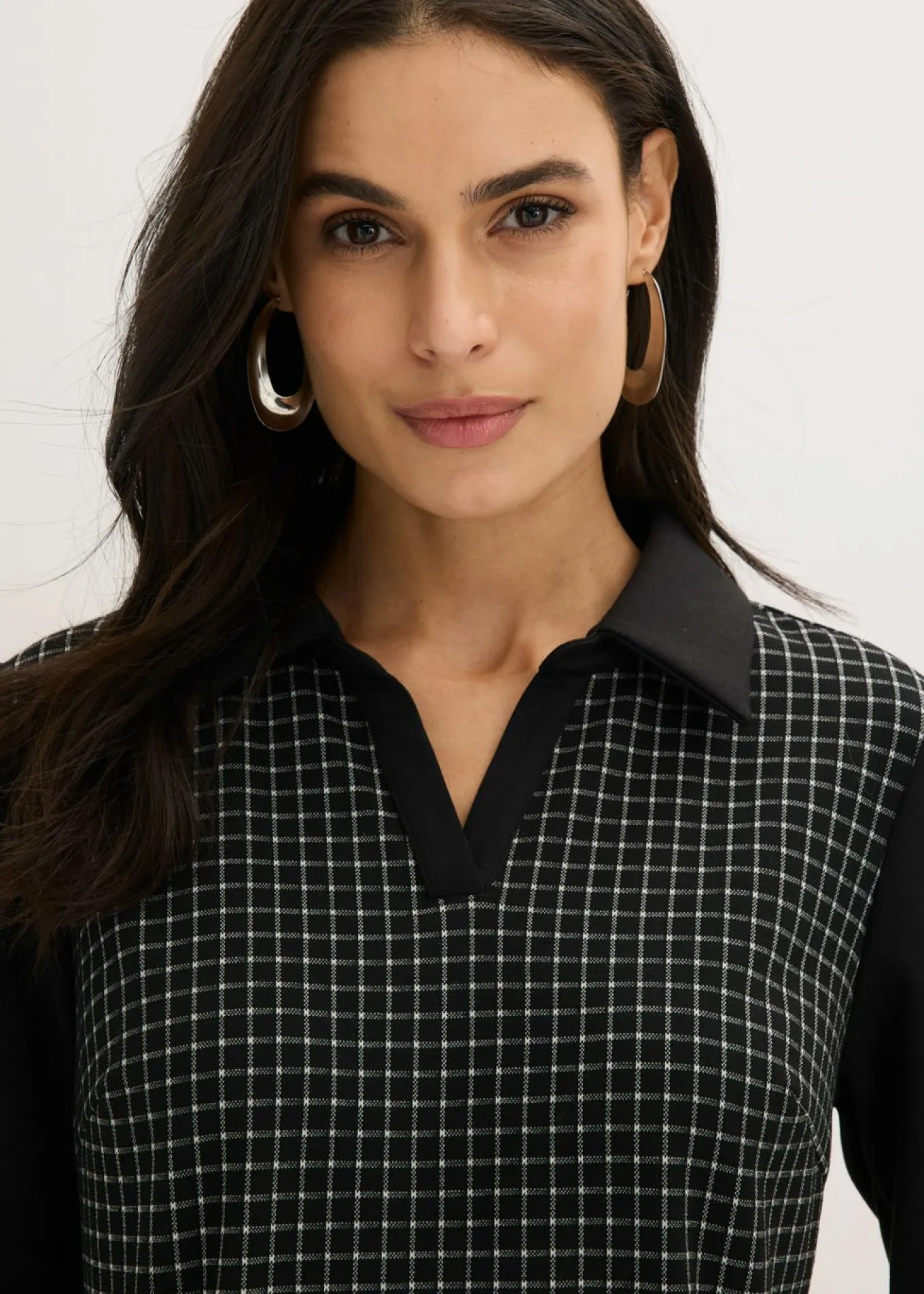 Vestido de jacquard con cuello en contraste