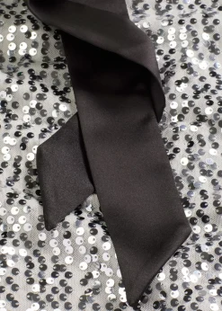 Vestido de lentejuelas con detalle de lazo