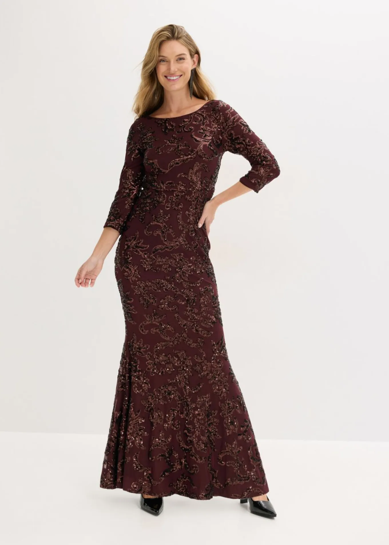 Vestido de lentejuelas con escote en la espalda