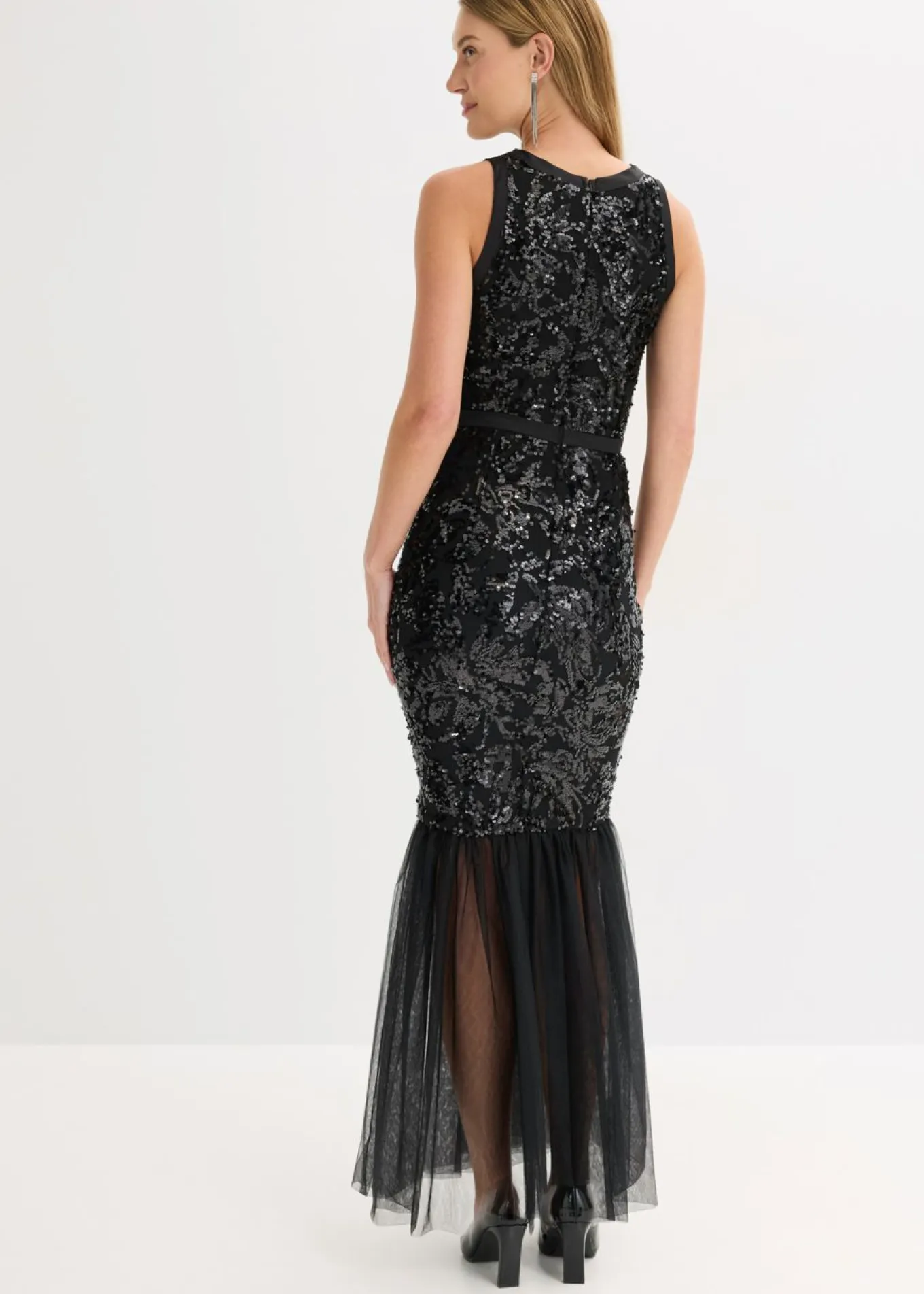 Vestido de lentejuelas con volante