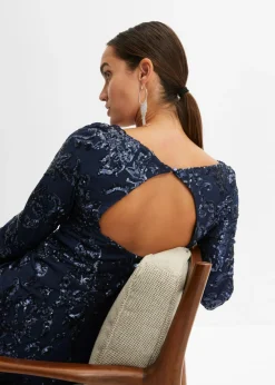 Vestido de lentejuelas con escote en la espalda