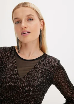 Vestido de lentejuelas con hombreras