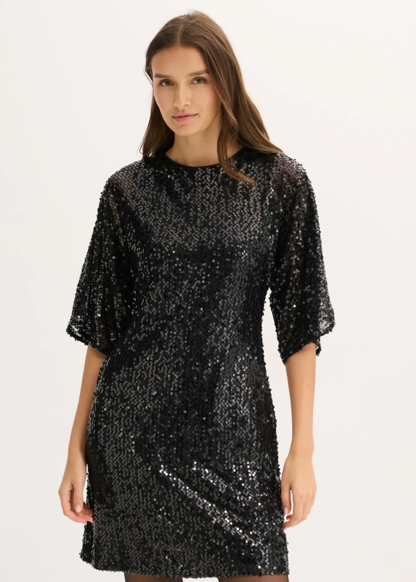Vestido de lentejuelas con detalle de lazo