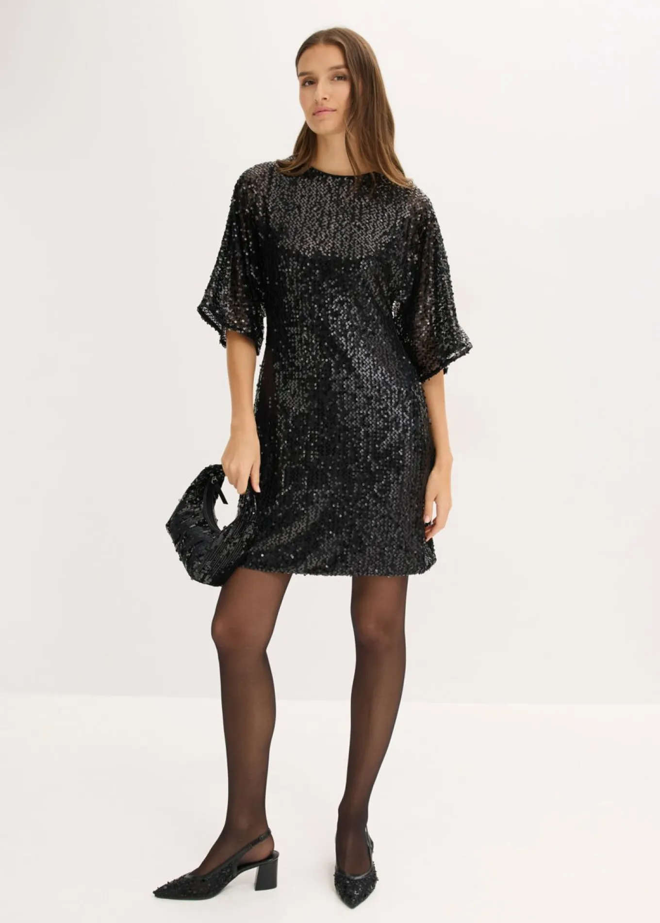 Vestido de lentejuelas con detalle de lazo