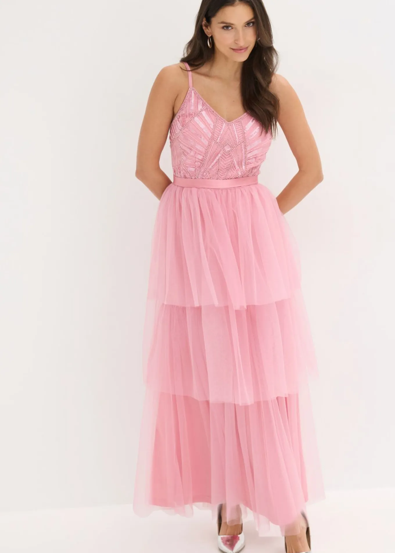 Vestido de noche con encaje y falda de tul fino