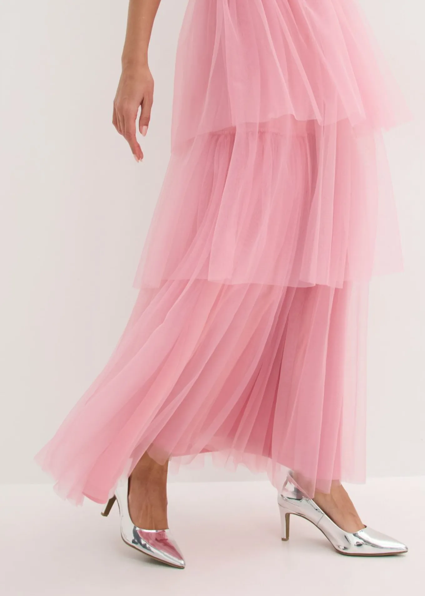 Vestido de noche con encaje y falda de tul fino