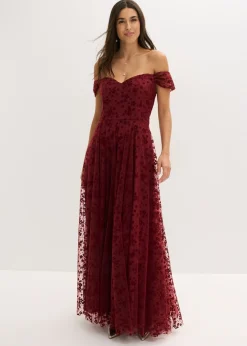 Vestido de noche con un elegante bordado floral