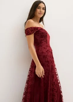 Vestido de noche con un elegante bordado floral