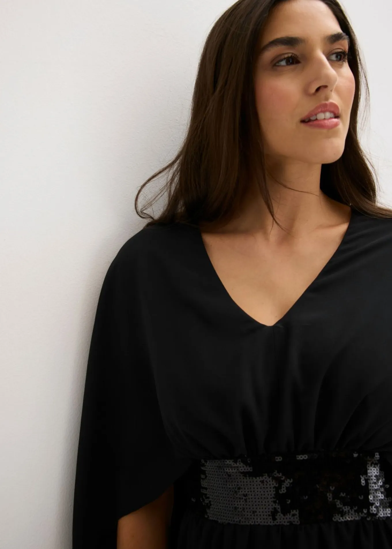 Vestido de noche de gasa fina con inserto de lentejuelas