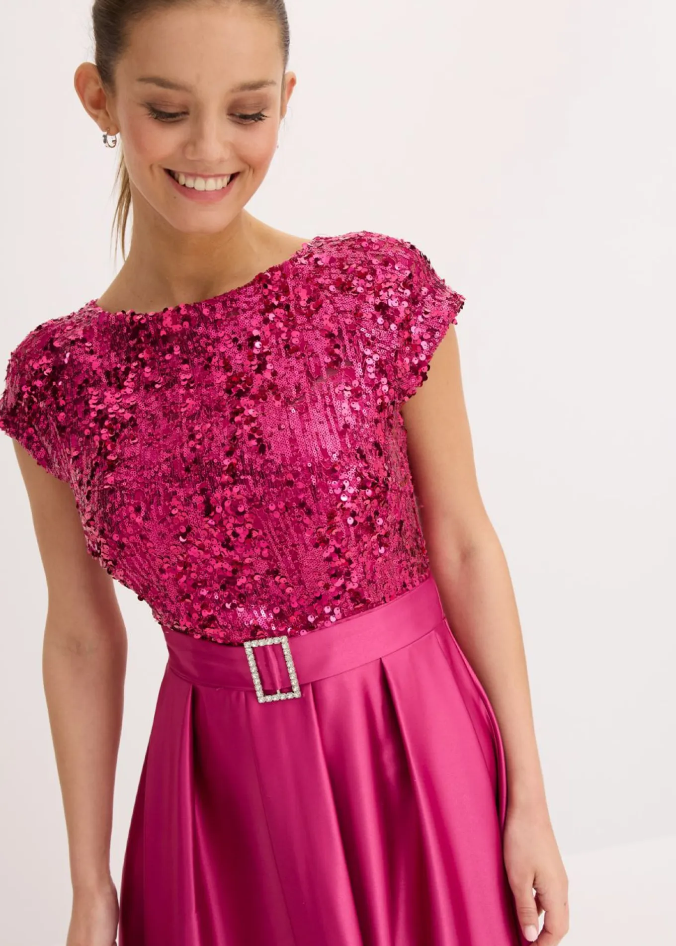 Vestido de noche de satén brillante con lentejuelas