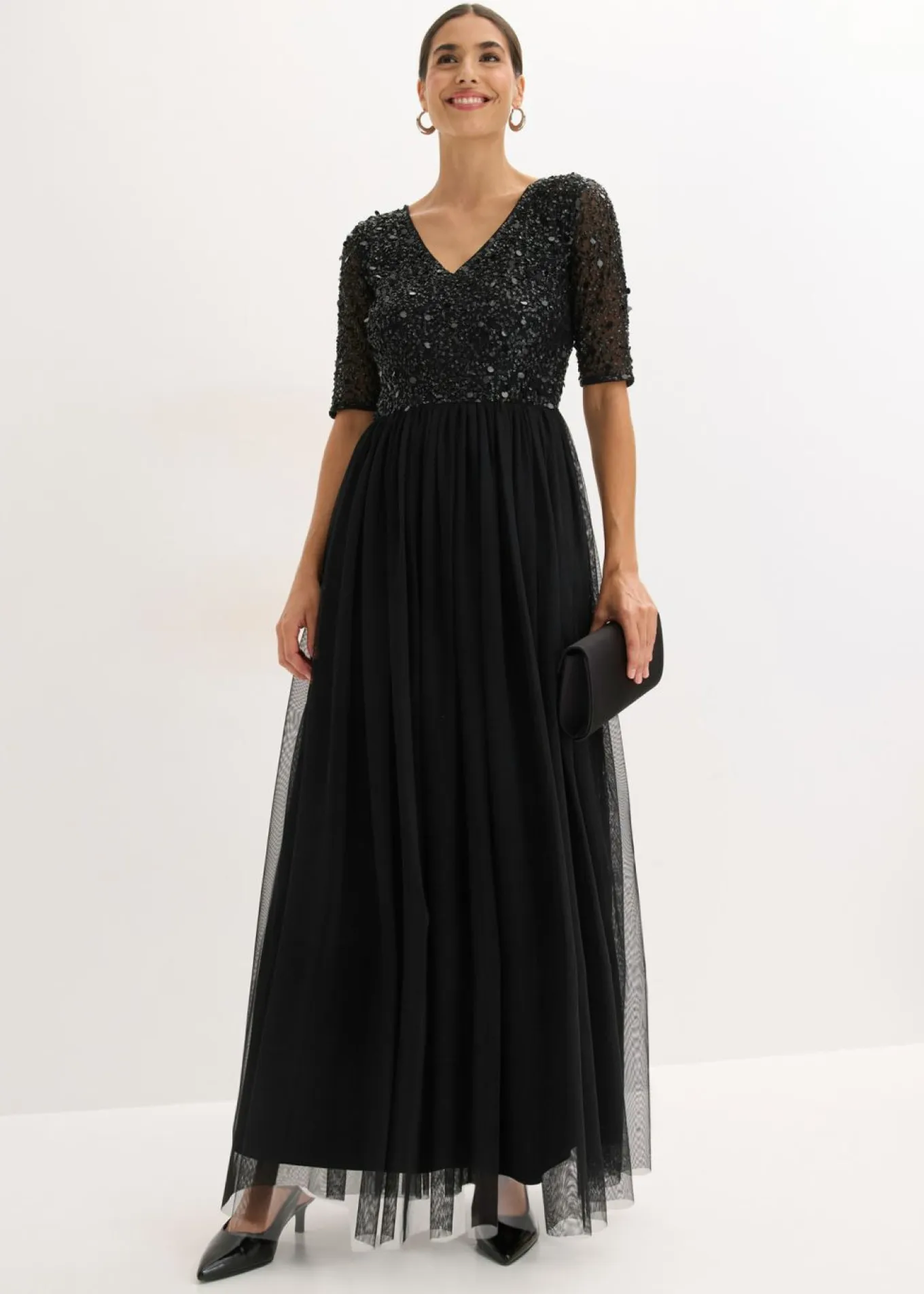 Vestido de noche de tul delicado con bordado de lentejuelas