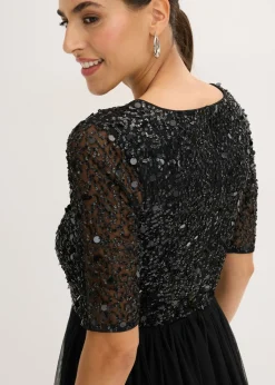 Vestido de noche de tul delicado con bordado de lentejuelas