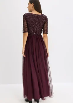 Vestido de noche de tul delicado con bordado de lentejuelas