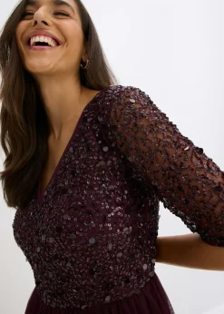 Vestido de noche de tul delicado con bordado de lentejuelas