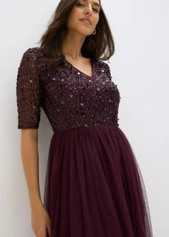 Vestido de noche de tul delicado con bordado de lentejuelas