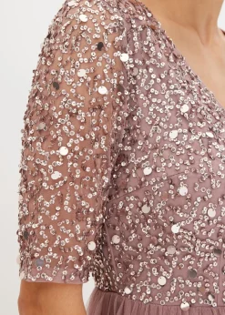 Vestido de noche de tul delicado con bordado de lentejuelas