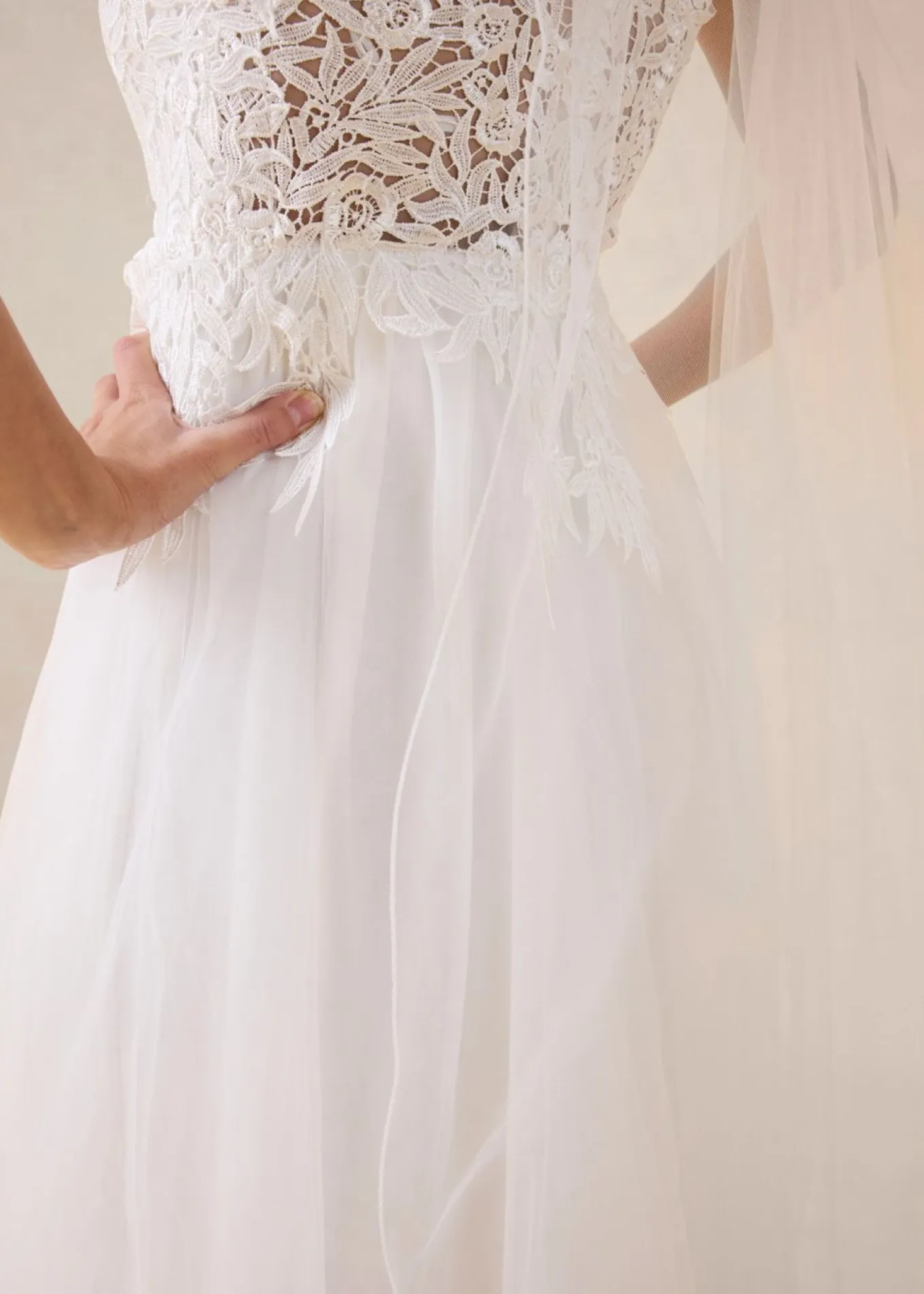 Vestido de novia de tul y encaje