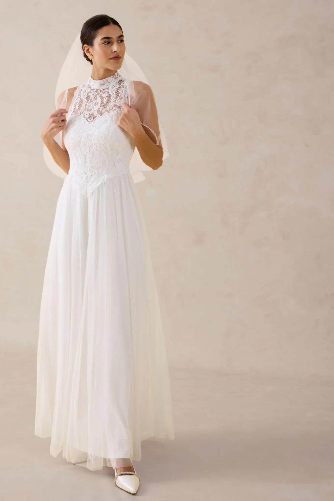 Vestido de novia de tul y encaje