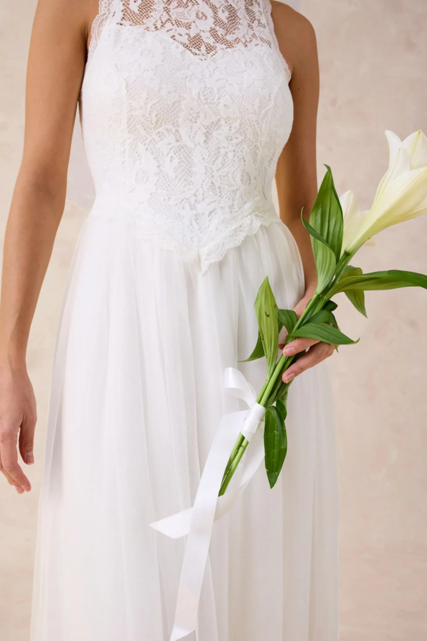 Vestido de novia de tul y encaje