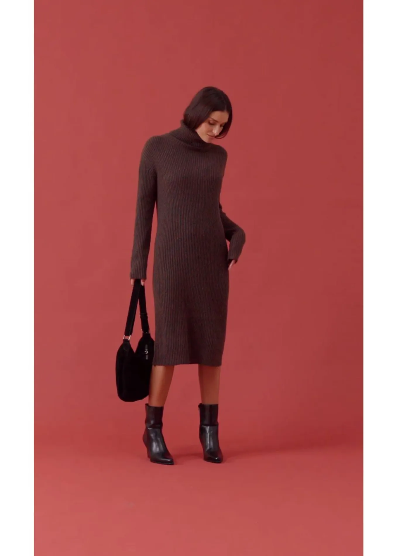 Vestido de punto acanalado con cuello vuelto