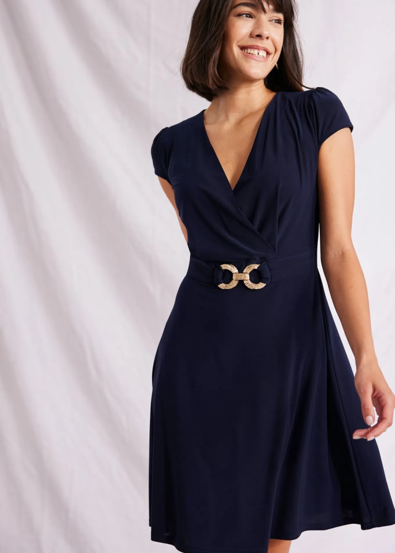 Vestido de punto con cierre decorativo