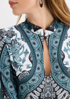 Vestido de punto con cuello alto y mangas con volantes