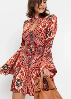 Vestido de punto con cuello alto y mangas con volantes