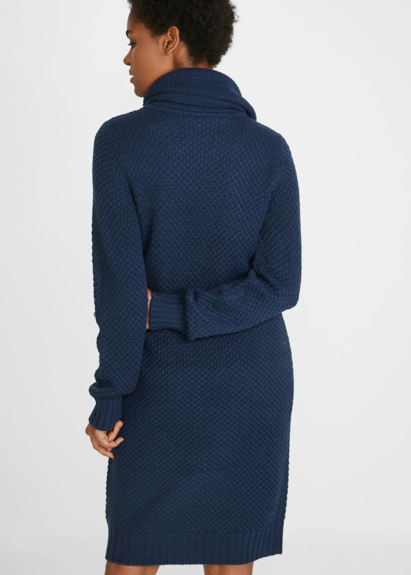 Vestido de punto con cuello tipo chal