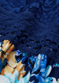 Vestido de punto con encaje