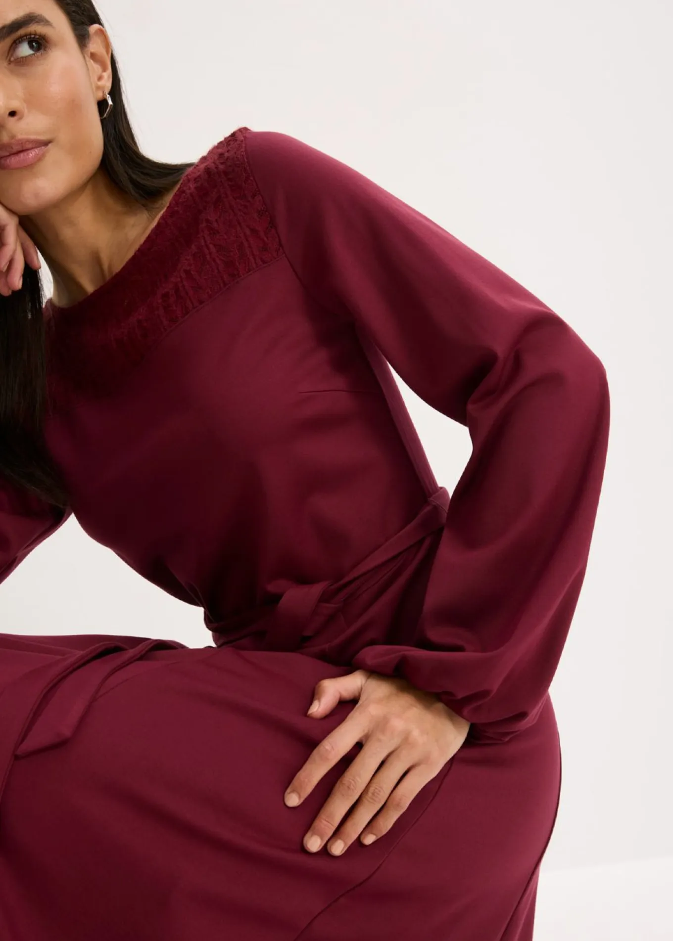 Vestido de punto con encaje