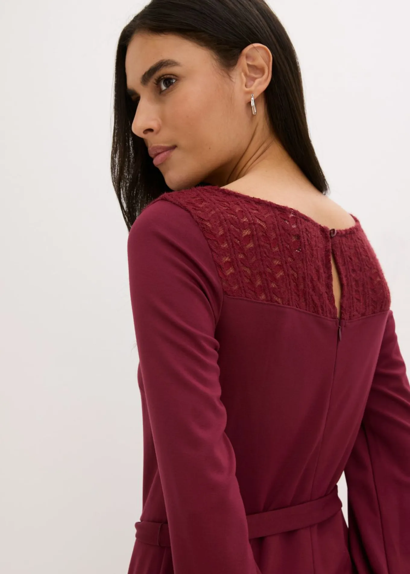 Vestido de punto con encaje