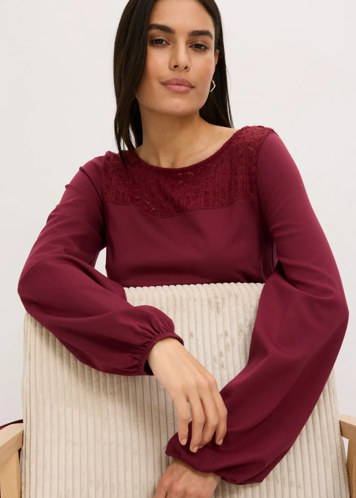 Vestido de punto con encaje