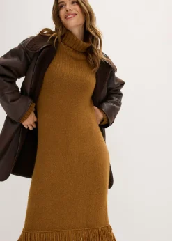 Vestido de punto con flecos en el dobladillo