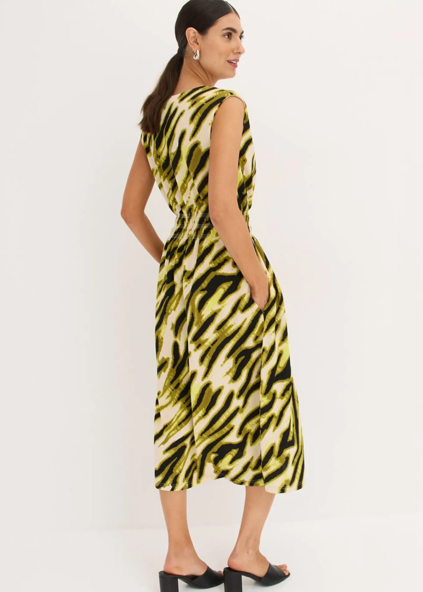 Vestido de punto con nido de abeja