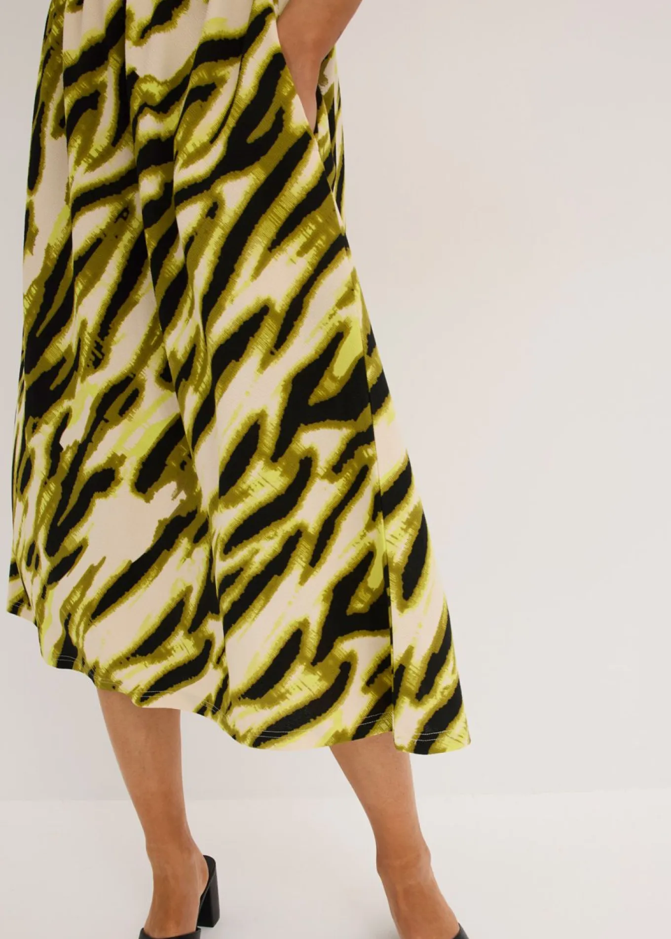 Vestido de punto con nido de abeja