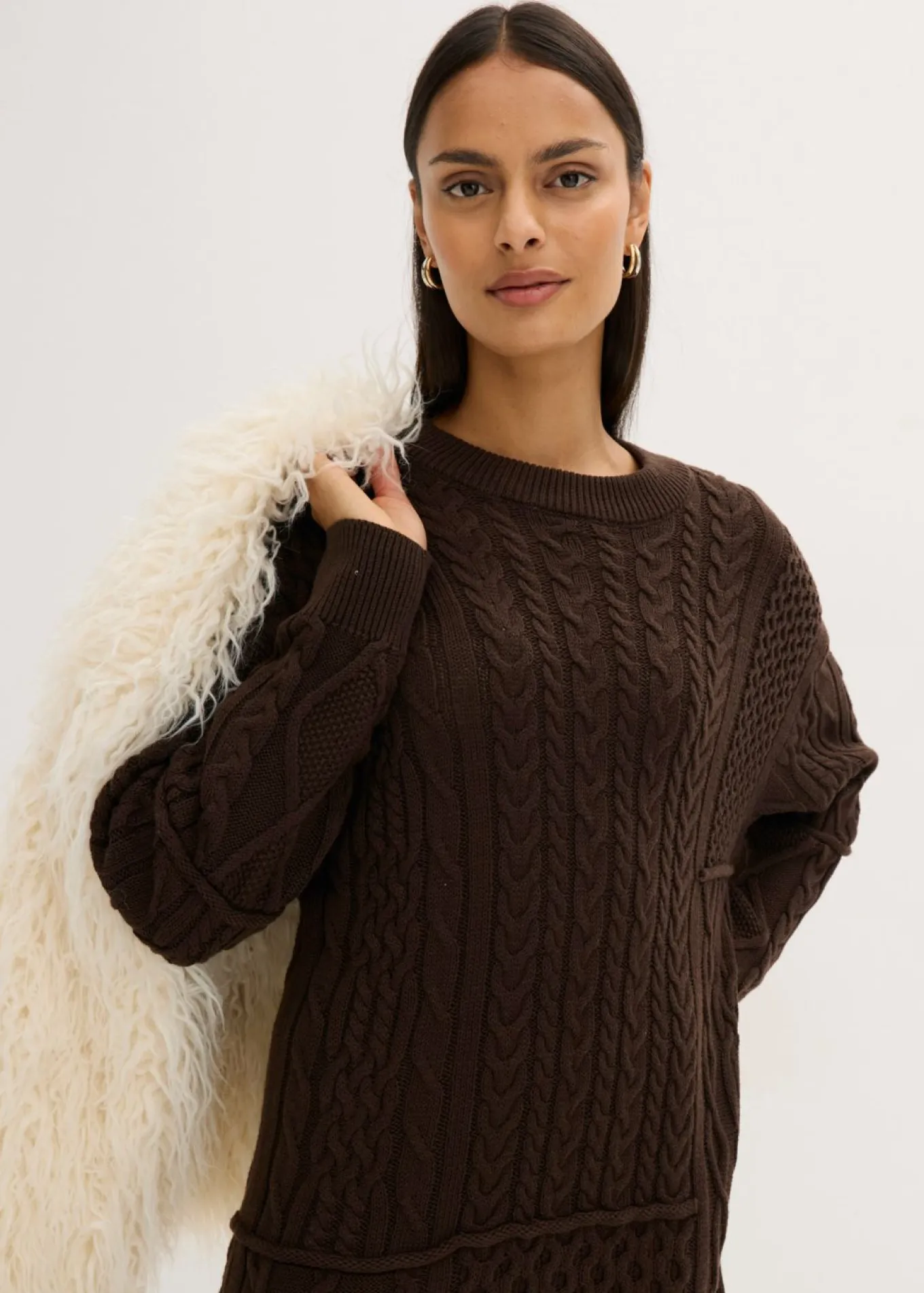 Vestido de punto con patrón trenzado
