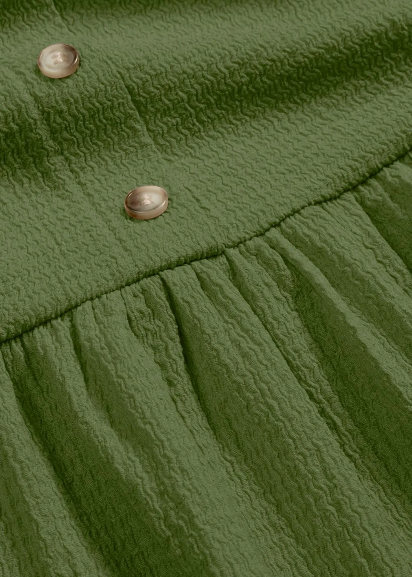 Vestido de punto con volantes y botones decorativos