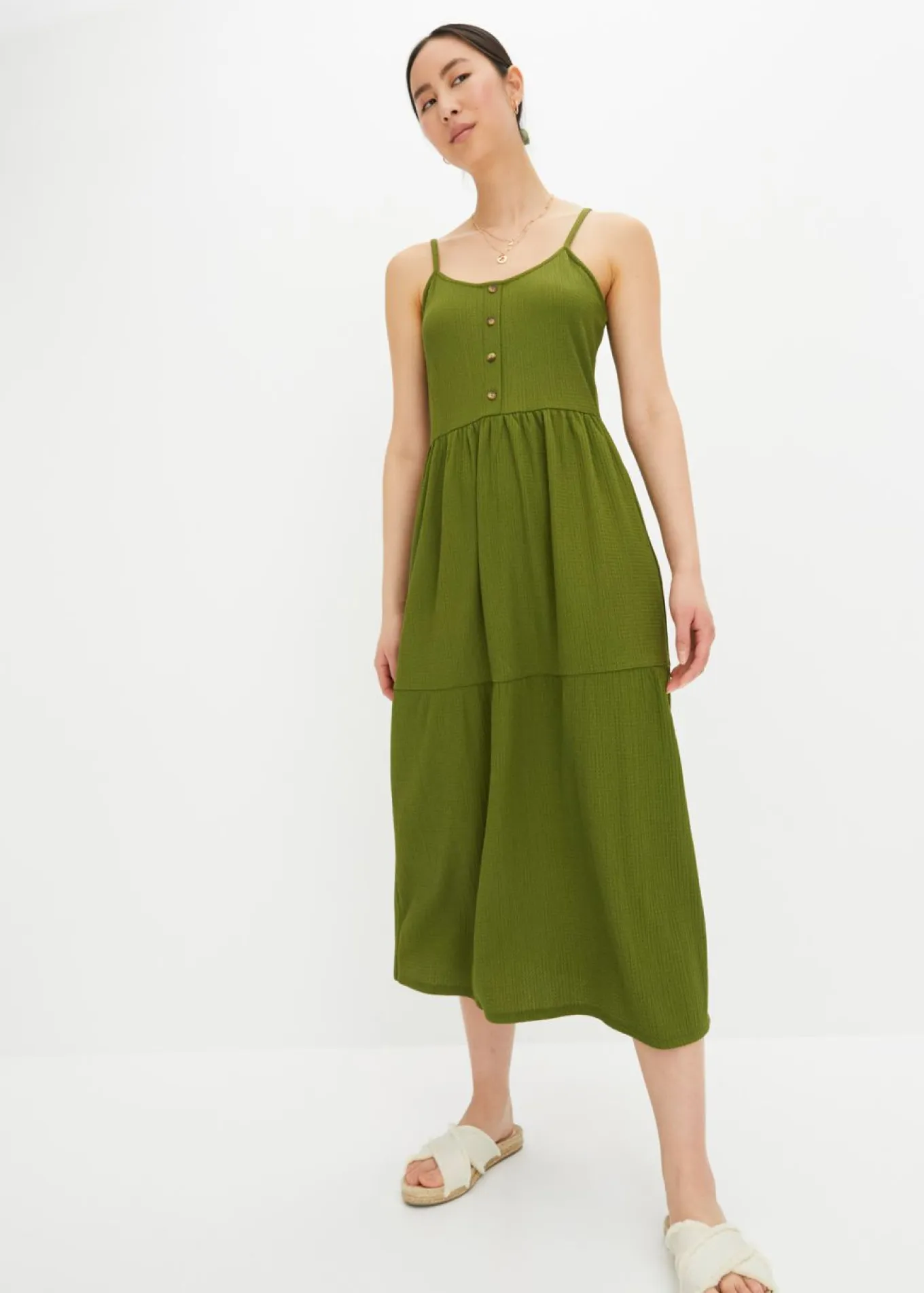 Vestido de punto con volantes y botones decorativos