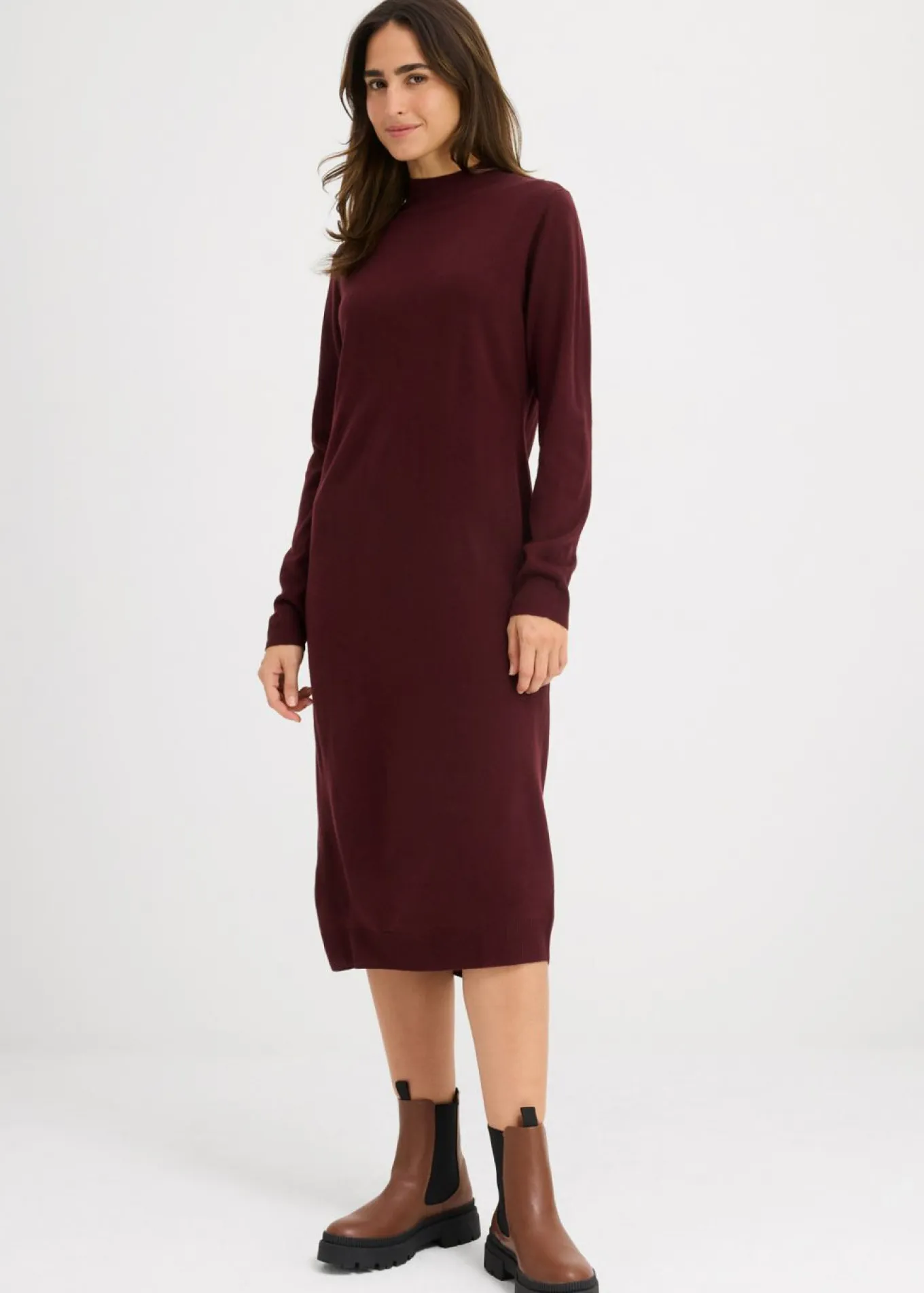 Vestido de punto fino con cuello alto