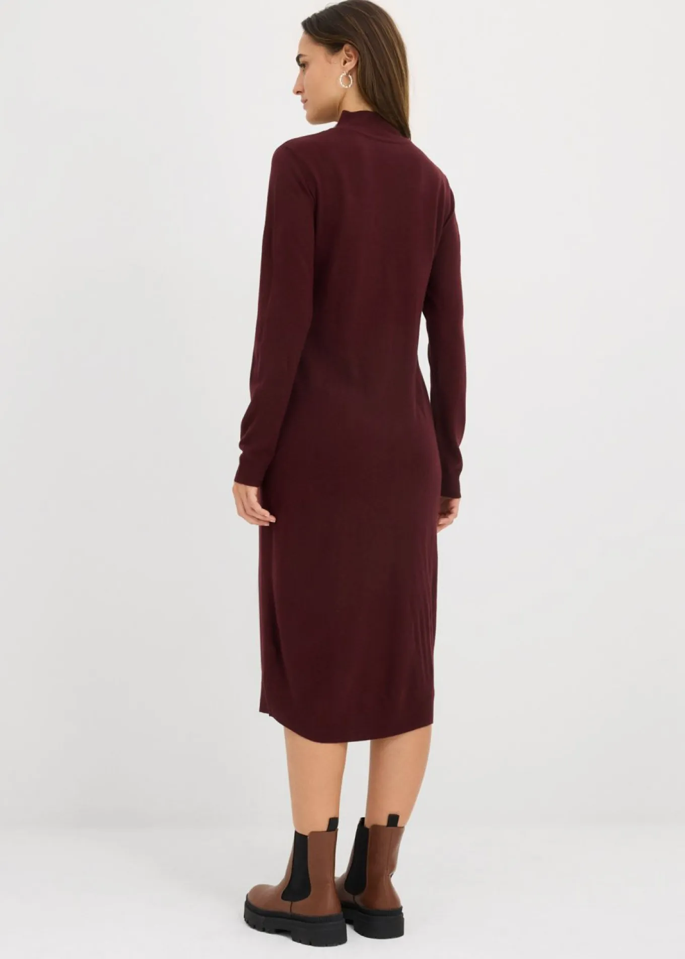Vestido de punto fino con cuello alto