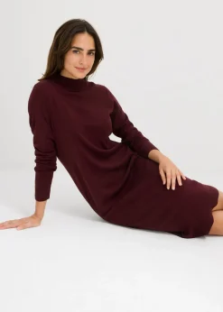 Vestido de punto fino con cuello alto