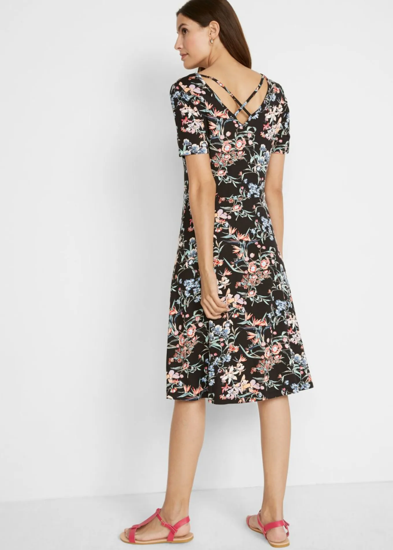Vestido de punto hasta la rodilla con corte en A