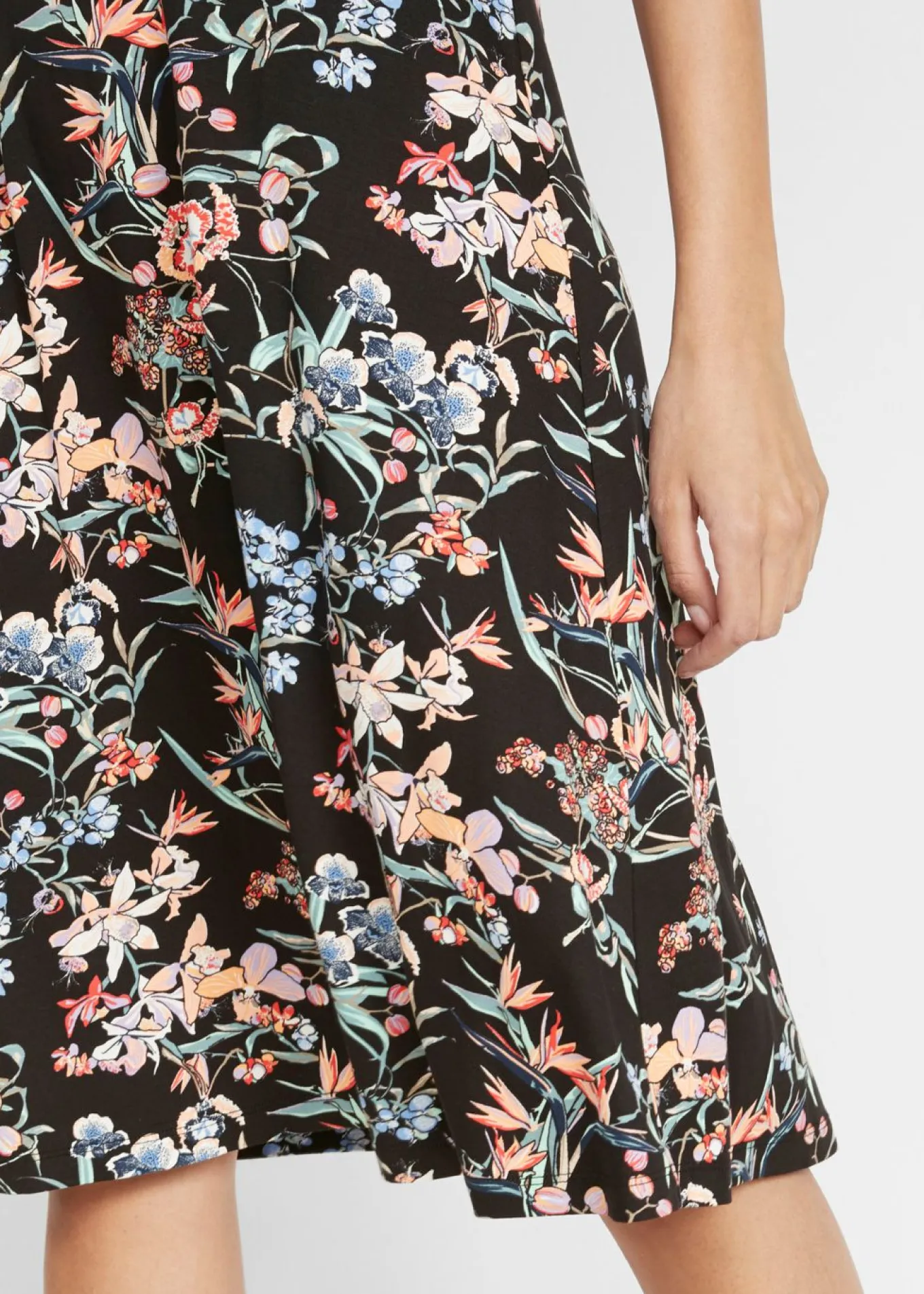 Vestido de punto hasta la rodilla con corte en A